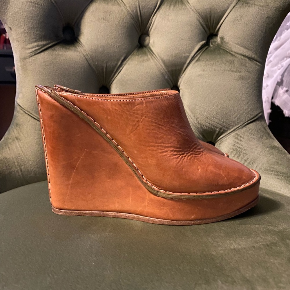 Chic Brown Leather Wedge Shoes with Minimalist Design